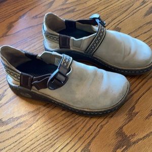 CHACO CLOG SANDAL LEATHER STITCHED CLOSED TOE SANDAL